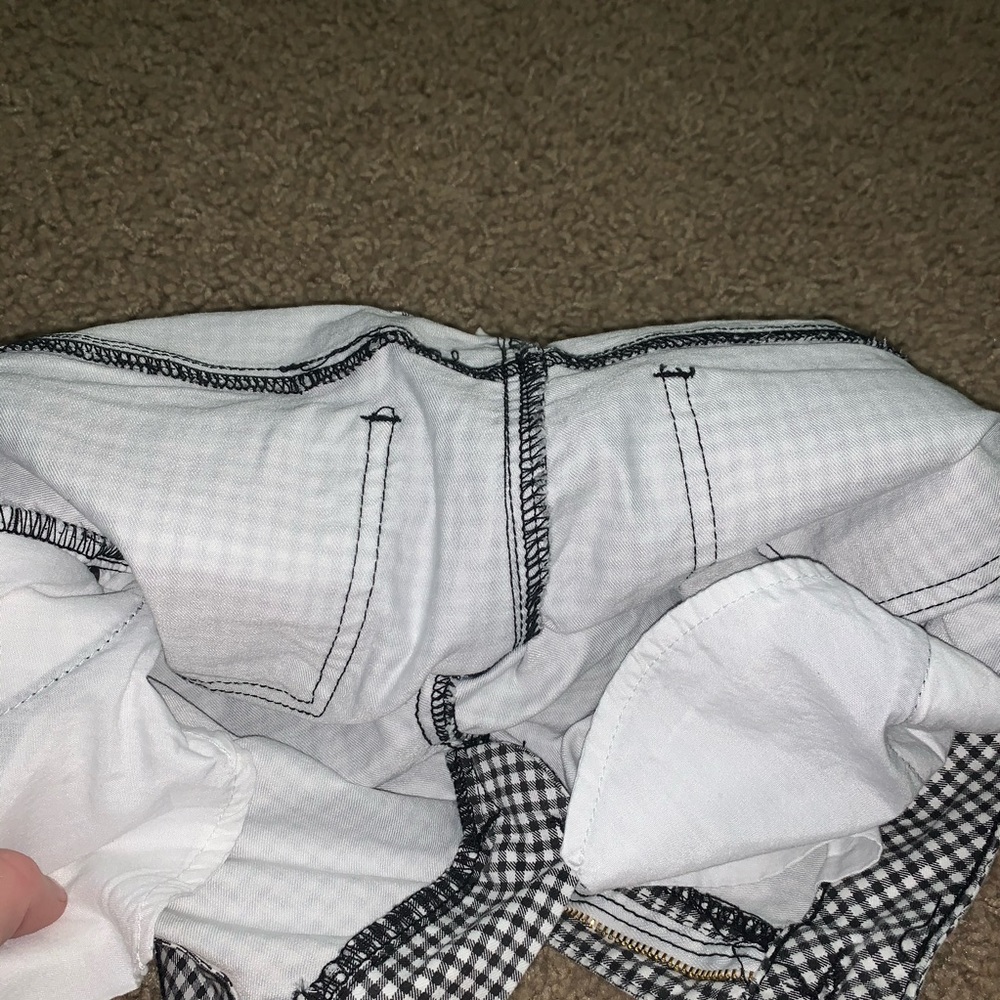 Shorts - Picture 4 of 4